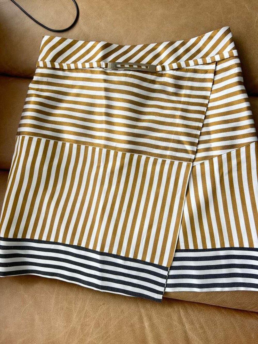 Silky looking Gold-White-Black Stripy Wrap Office Skirt, M